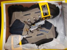 Workforce size 8 safety boots