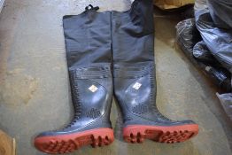 Dunlop thigh length wading boots size 6.5