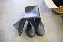 Dunlop rubber Wellington safety boots size 13