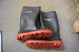 Dunlop rubber Wellington safety boots size 6.5