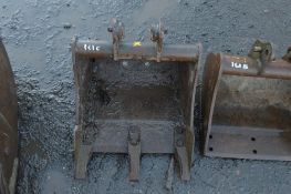 18 inch digging bucket