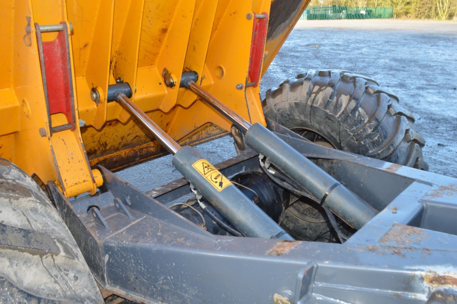 Benford Terex PT9000 9 tonne straight skip dumper
Year: 2007
S/N: E707FM365
Recorded Hours: 2599 - Image 13 of 15