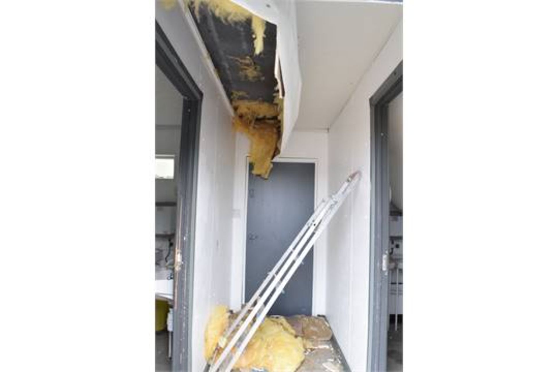 32ft x 10ft 3 + 3 steel jack leg toilet block
c/w keys
*Note to bidders - ceiling falling in & - Image 5 of 6