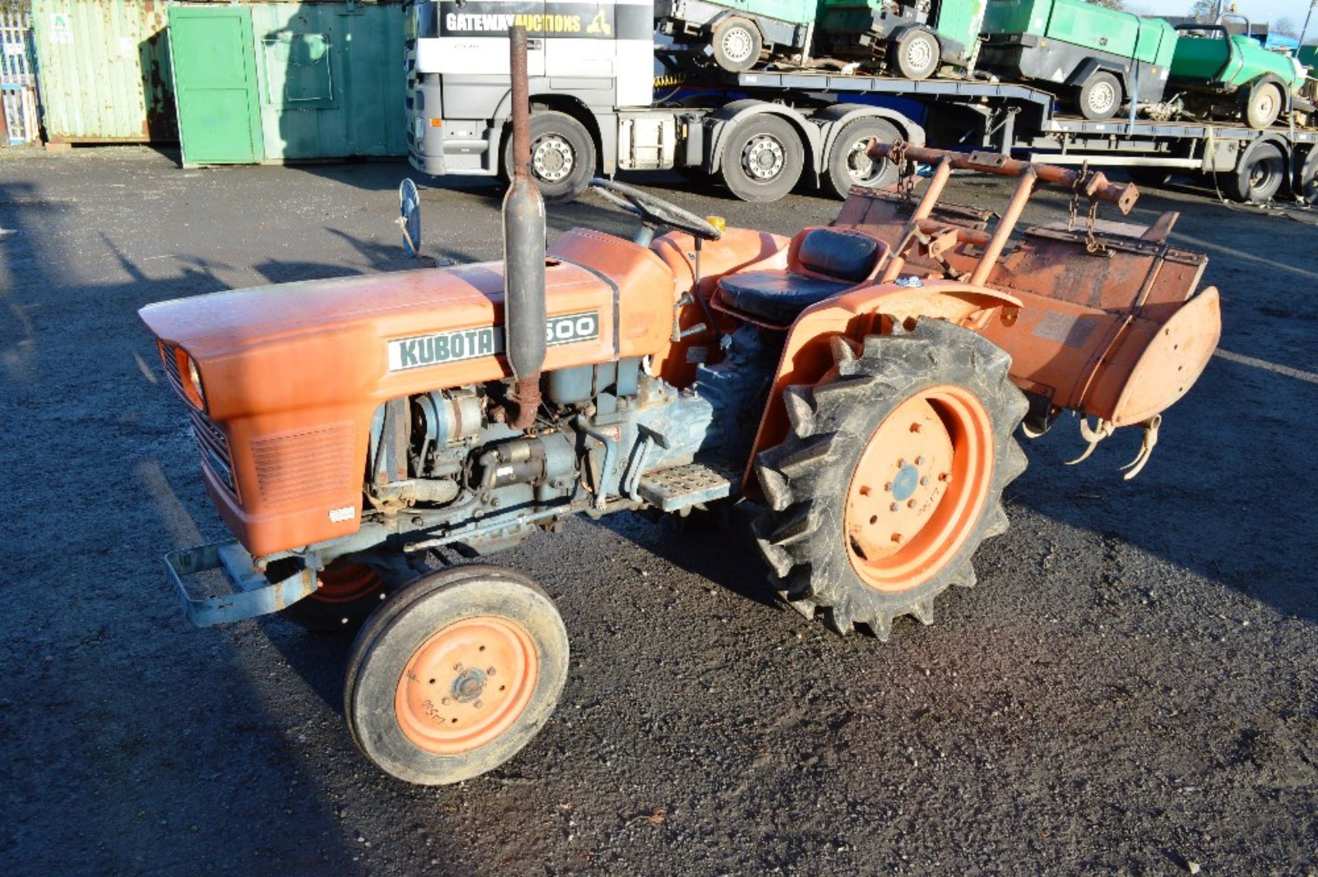 Kubota L1500 2 wheel drive diesel driven compact tractor - Image 3 of 5