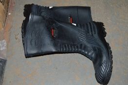 Trucker black wellington boots size 13
New & unused
