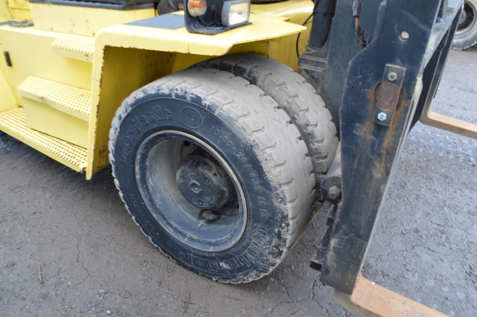 2003 Hyster 9.00 tonne counter balance fork lift - Image 9 of 15