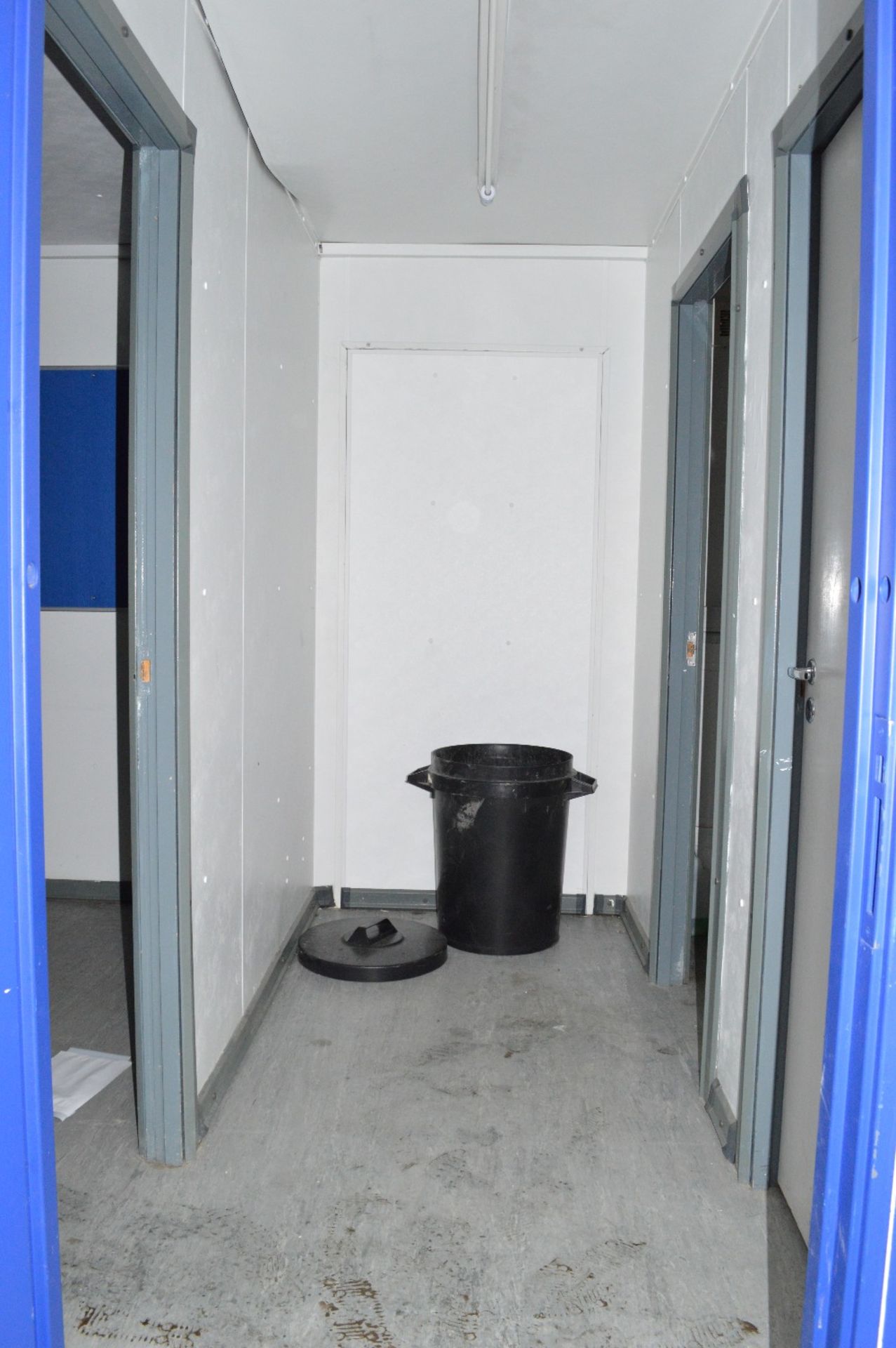32 ft x 10 ft jack leg site toilet split into ladies & gents toilets & kitchen area
c/w keys - Image 6 of 6