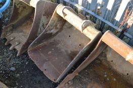 2 foot digger bucket