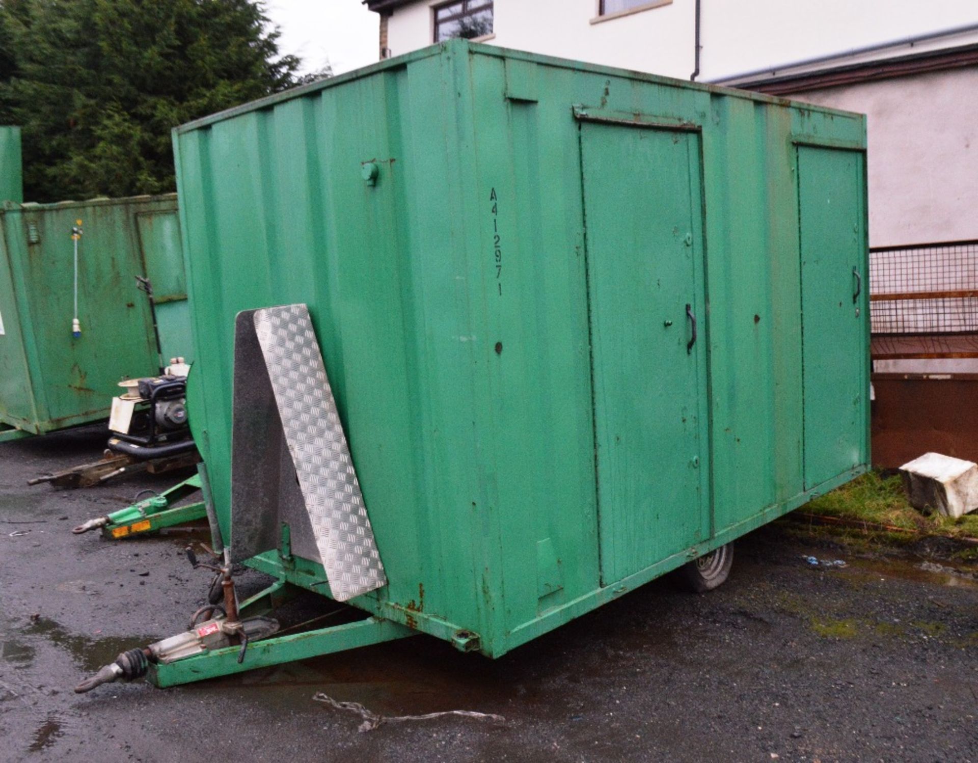 Steel mobile welfare unit
comprising of; canteen area, toilet & generator room
c/w keys & Genset - Image 2 of 7