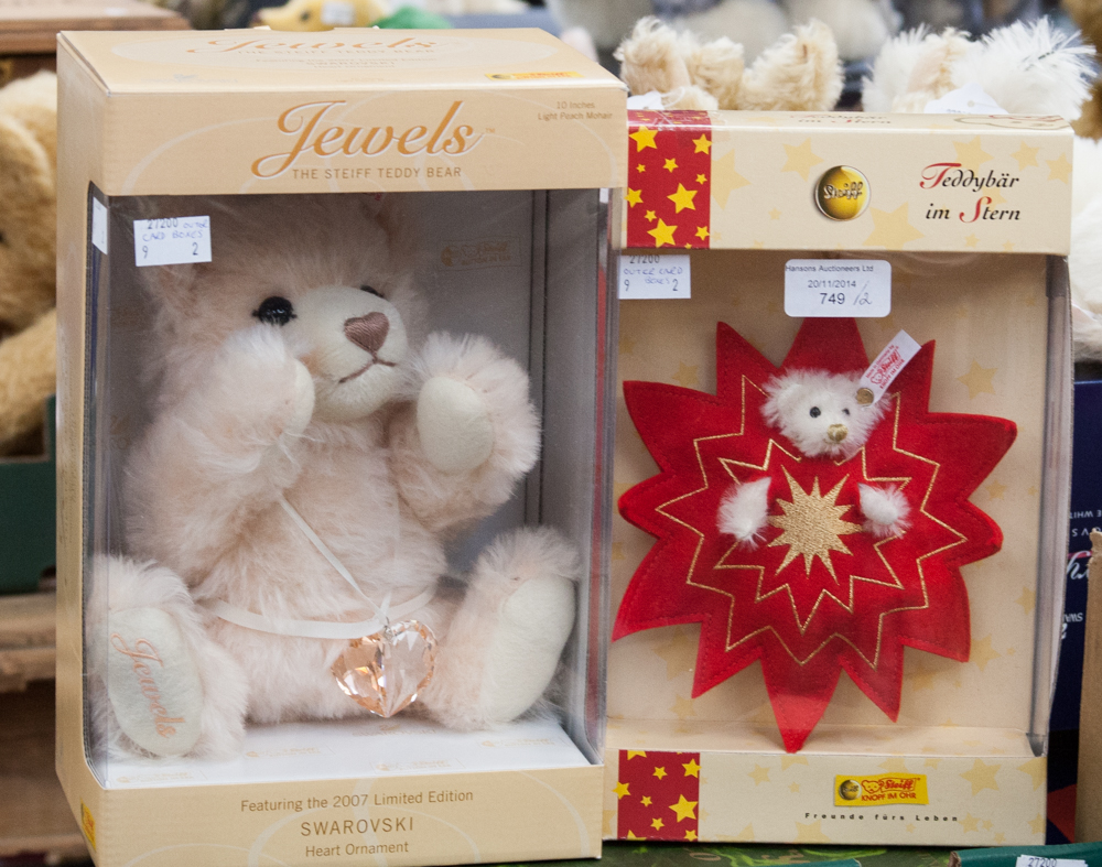 A boxed Steiff 2007 'Jewels' light peach teddy bear wearing a Swarovski heart ornament, no. 166,