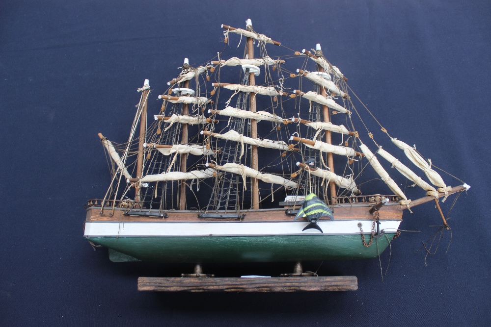 A rigged sailing/fishing ship