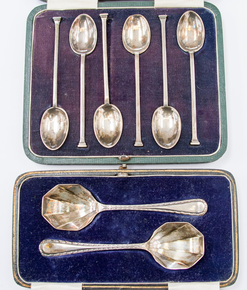 A boxed pair of silver dessert spoons, with faceted bowls, Sheffield 1919, together with a boxed set