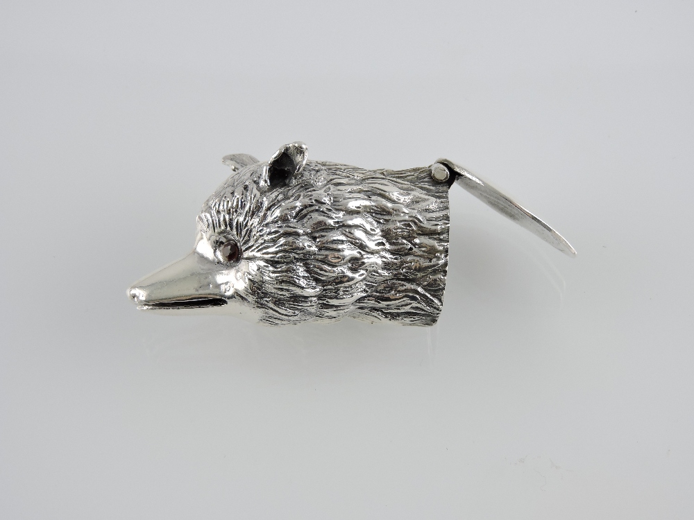 A cast silver pillbox modelled as a fox head, 5cm.