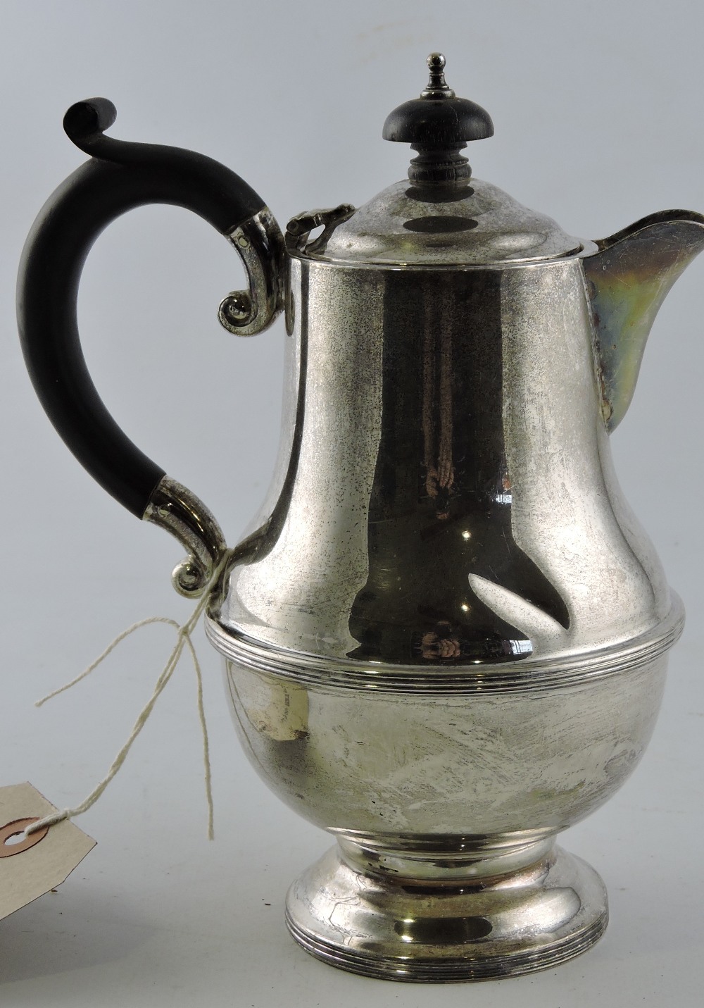 An Art Deco silver hallmarked coffee pot, Birmingham 1931, H. 18cm, 362g.