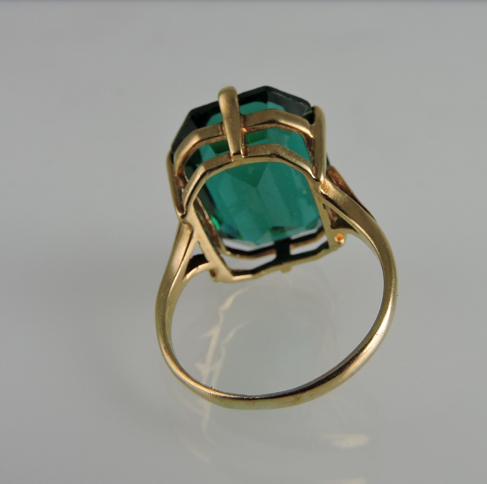 A green stone trap-cut dress ring, claw set in a yellow metal band stamped 9ct, 5.6g - Image 3 of 3