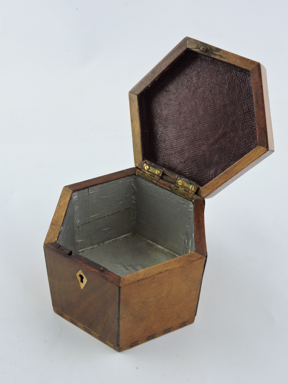 A George III mahogany and maple hexagonal tea caddy with feather and chequer banded inlay. Dia; - Image 4 of 4