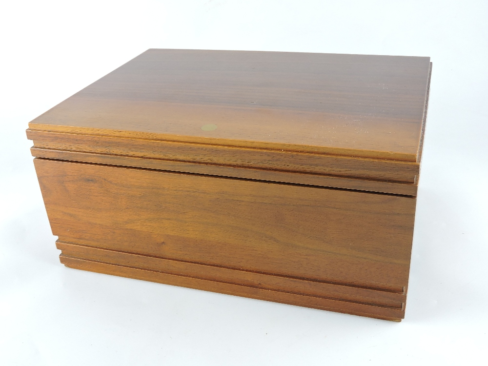 A 20th Century Italian rectangular walnut humidor by Savinelli Milan with internal hydrometer and - Image 2 of 2