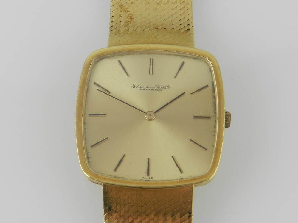 International Watch Company, Schaffhausen, Switzerland. A mid 20th century gentleman's 18ct yellow