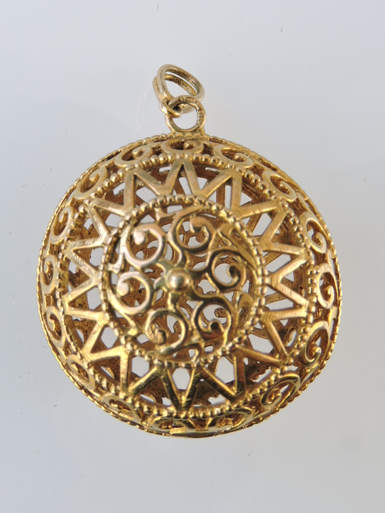 A 9ct gold circular cage pendant, pierced with scrolls, 13.2g.