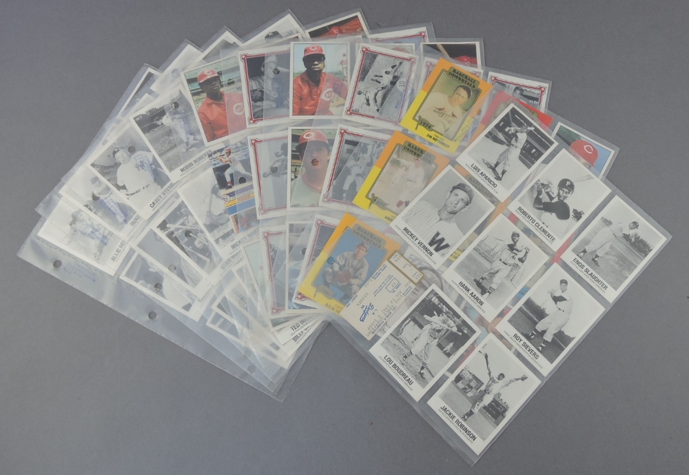 A collection of approx. 90 various mid-1970s American baseball cards.