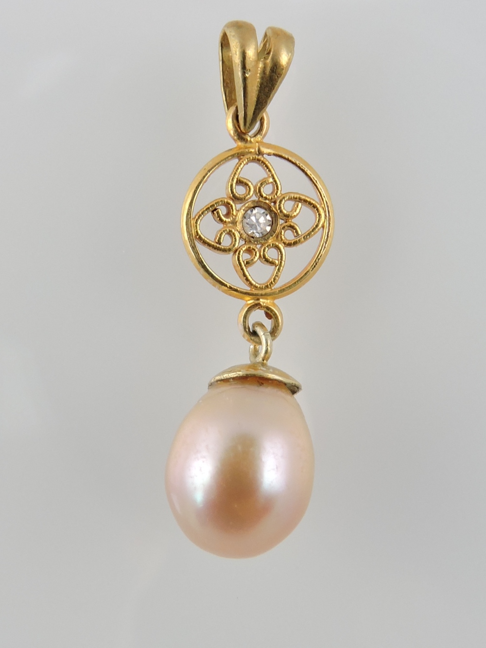 A pink pearl pendant, the foliate bale set with diamond, 1.6g.
