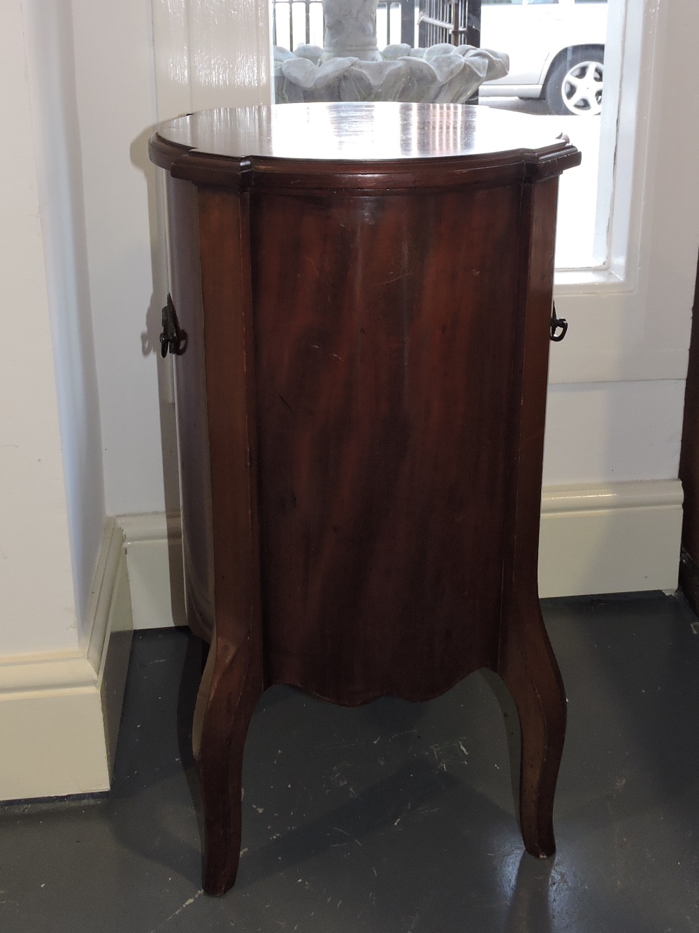 A 1920s mahogany drum cellerette, with tin liner on angular cabriole legs, H. 64cm.