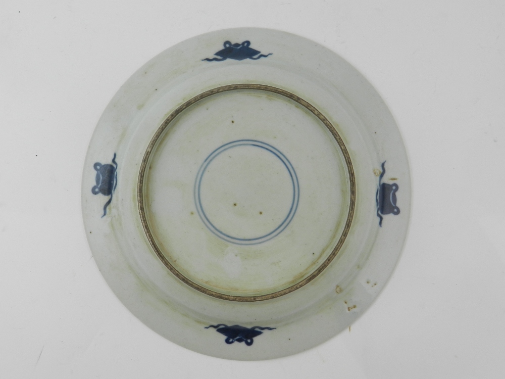 A Chinese blue and white plate, depictin - Image 2 of 2