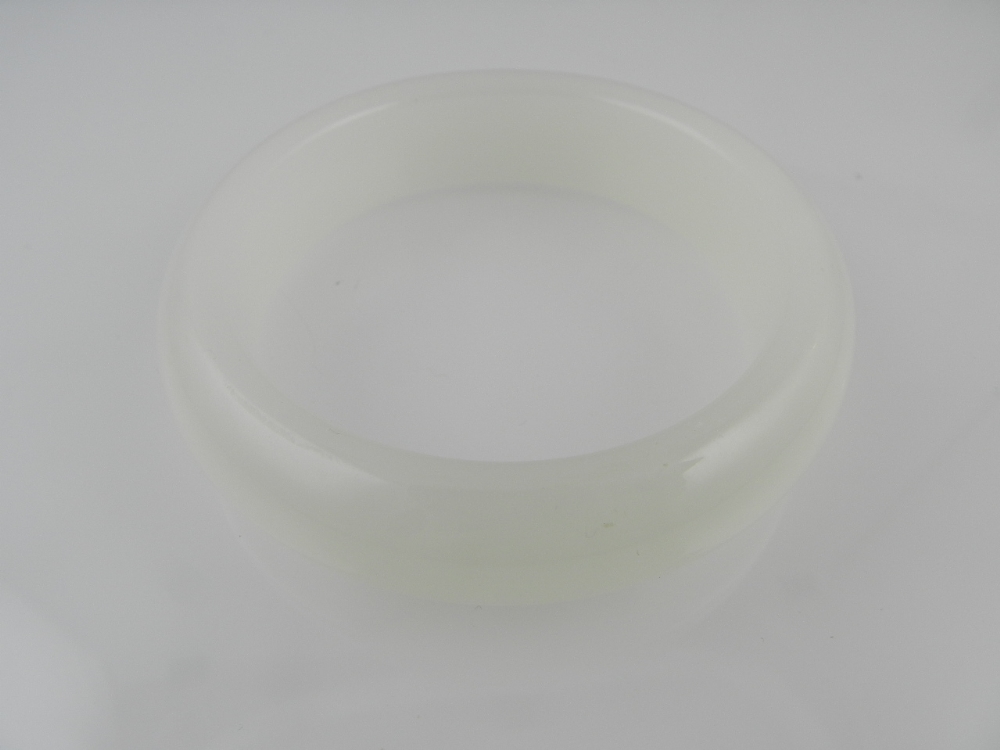 A white jadeite bangle, external diameter 8.5 cm.