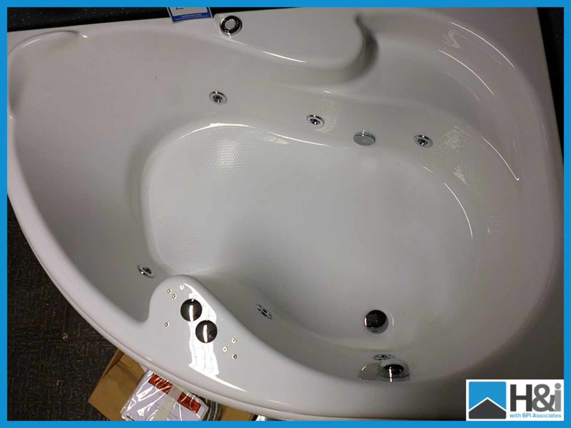 Designer White Whirlpool Corner Bath with 6 Jets. Approx 1500mm x 1000mm. Ex-Display. Typical RRP - Image 4 of 4