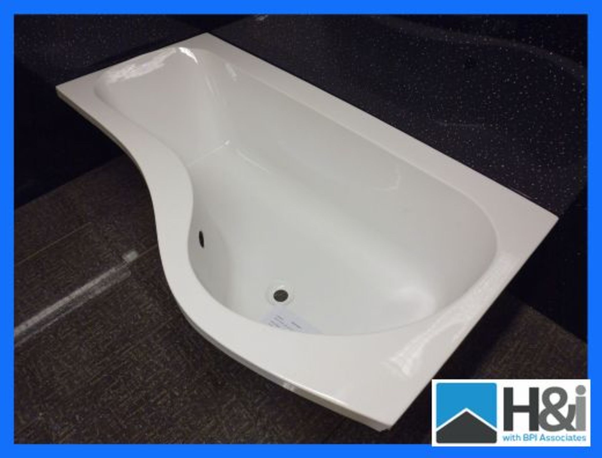 High Quality 'P' Shaped Bath. Right Hand Including Feet Supports. 1500mm x 930mm. End of Stock