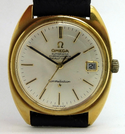 A gentleman`s plated Omega Constellation automatic wristwatch, the circular champagne dial with