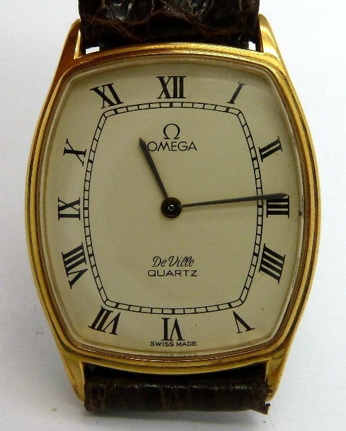 A gentleman`s plated Omega De Ville quartz wristwatch, the tonneau white dial with Roman numerals