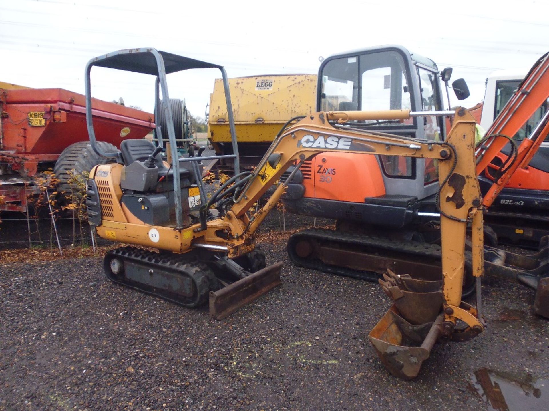 Case CX15 1.5T mini digger. 2002. 2930 hours. 2 buckets. piped for breaker.  *