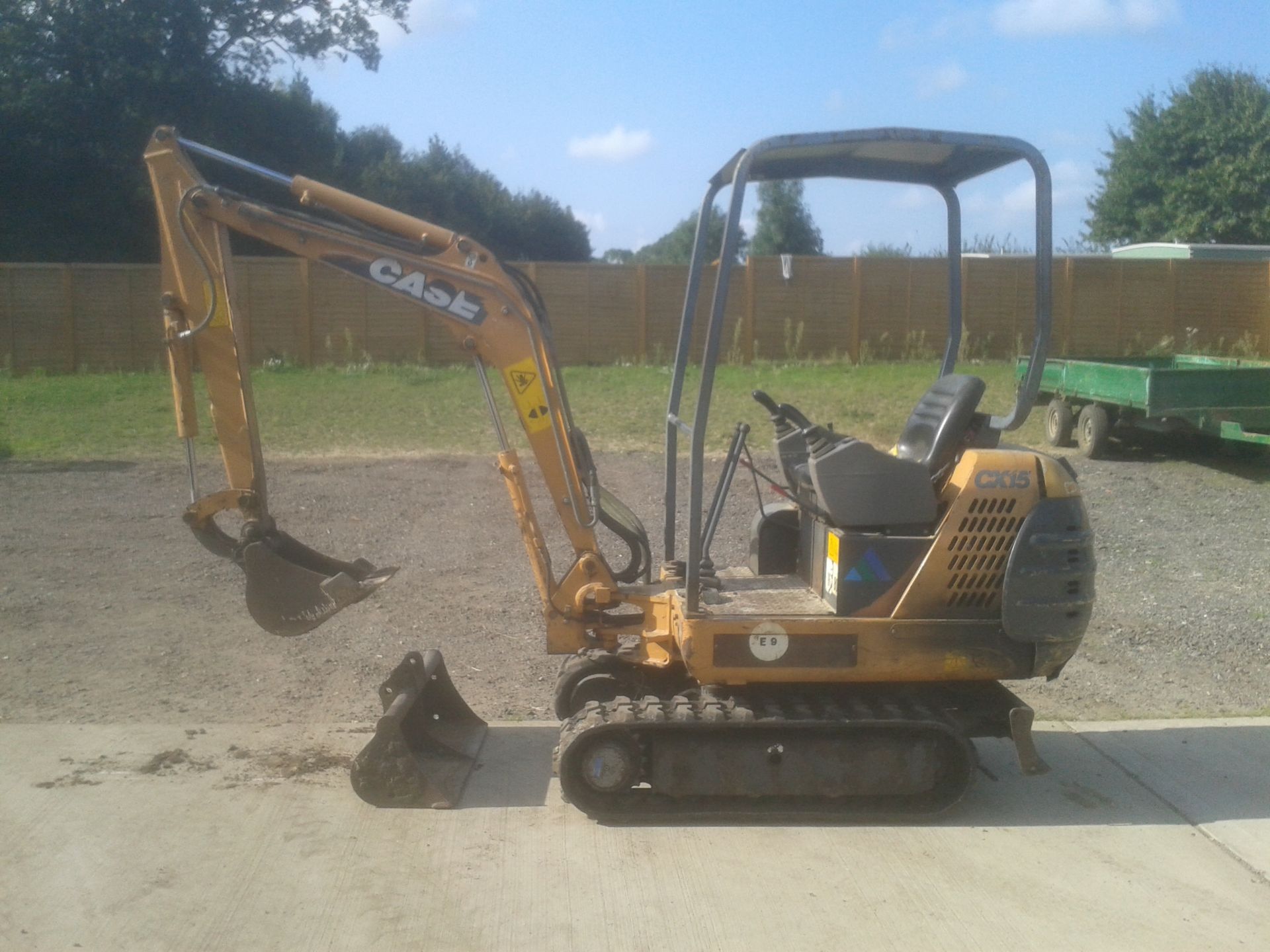 Case CX15 1.5T mini digger. 2002. 2930 hours. 2 buckets. piped for breaker.  * - Image 2 of 2