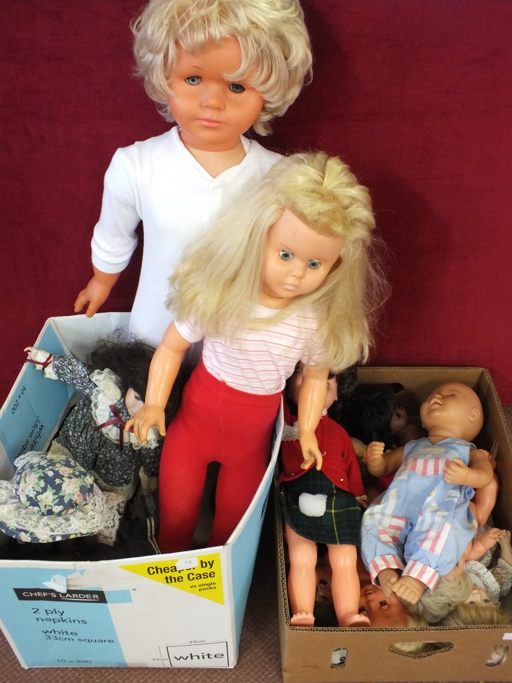 Two large vinyl dolls and various others (two boxes)