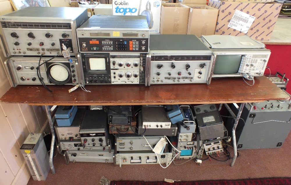 A large quantity of ham radio equipment to include HP660C synthesized signal generator, 875A S.