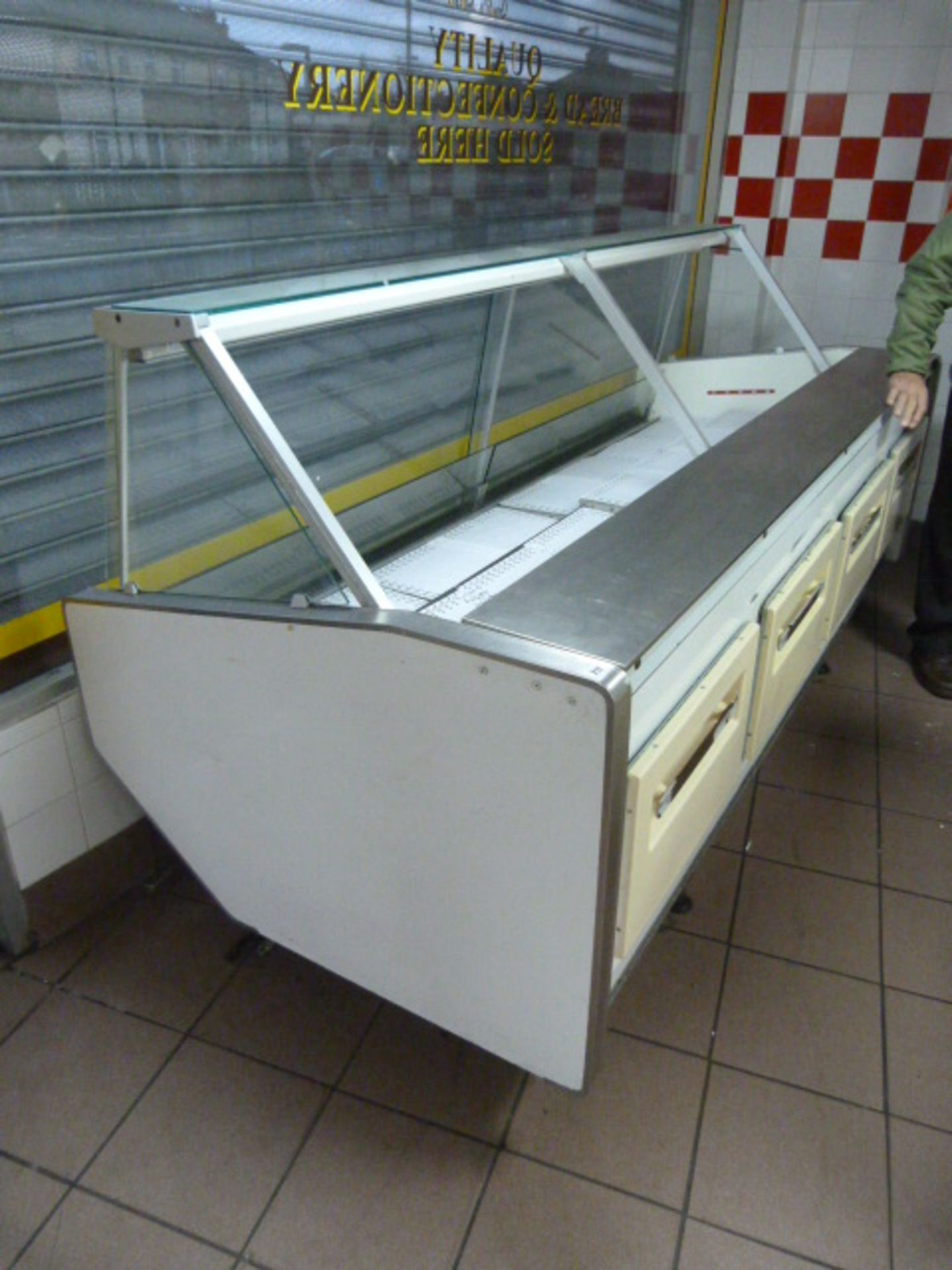 Refrigerated Serve over Counter 8ft 8" with 4 Storage Lockers
