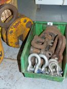 *Box containing Shackles & Steel Plate Lifter