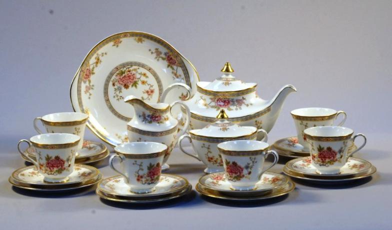 A Royal Doulton Canton part tea service, comprising teapot, milk jug, sugar bowl, side plates,