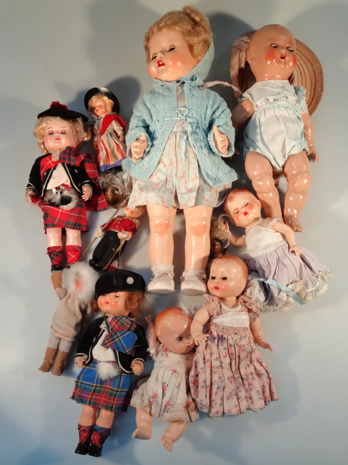 A collection of 20thC dolls and costume dolls. (11).