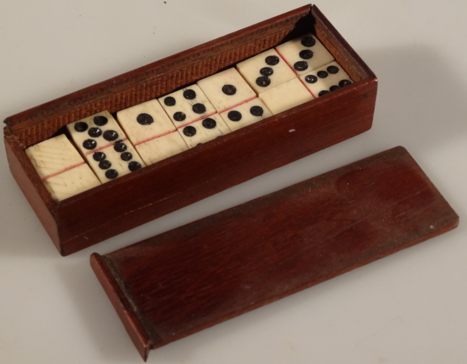 A miniature set of boxed bone dominoes, 7.5cm long.