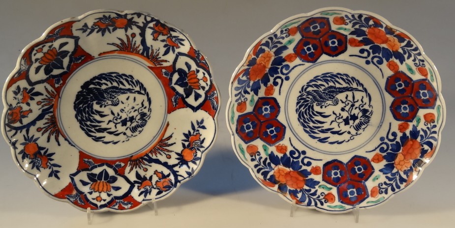 A pair of 19thC Japanese Imari small chargers, 21cm diameter.