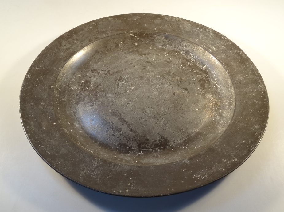 An 18thC pewter charger by John Carpenter, touch marks to reverse, 41cm diameter.