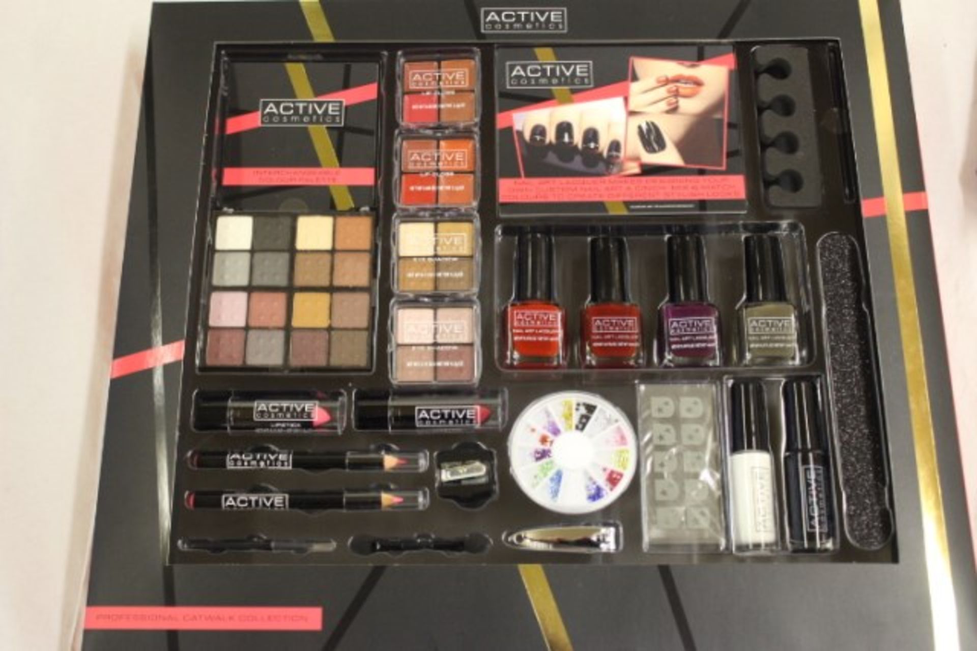 V Professional Catwalk Collection Make Up Set RRP £39.99