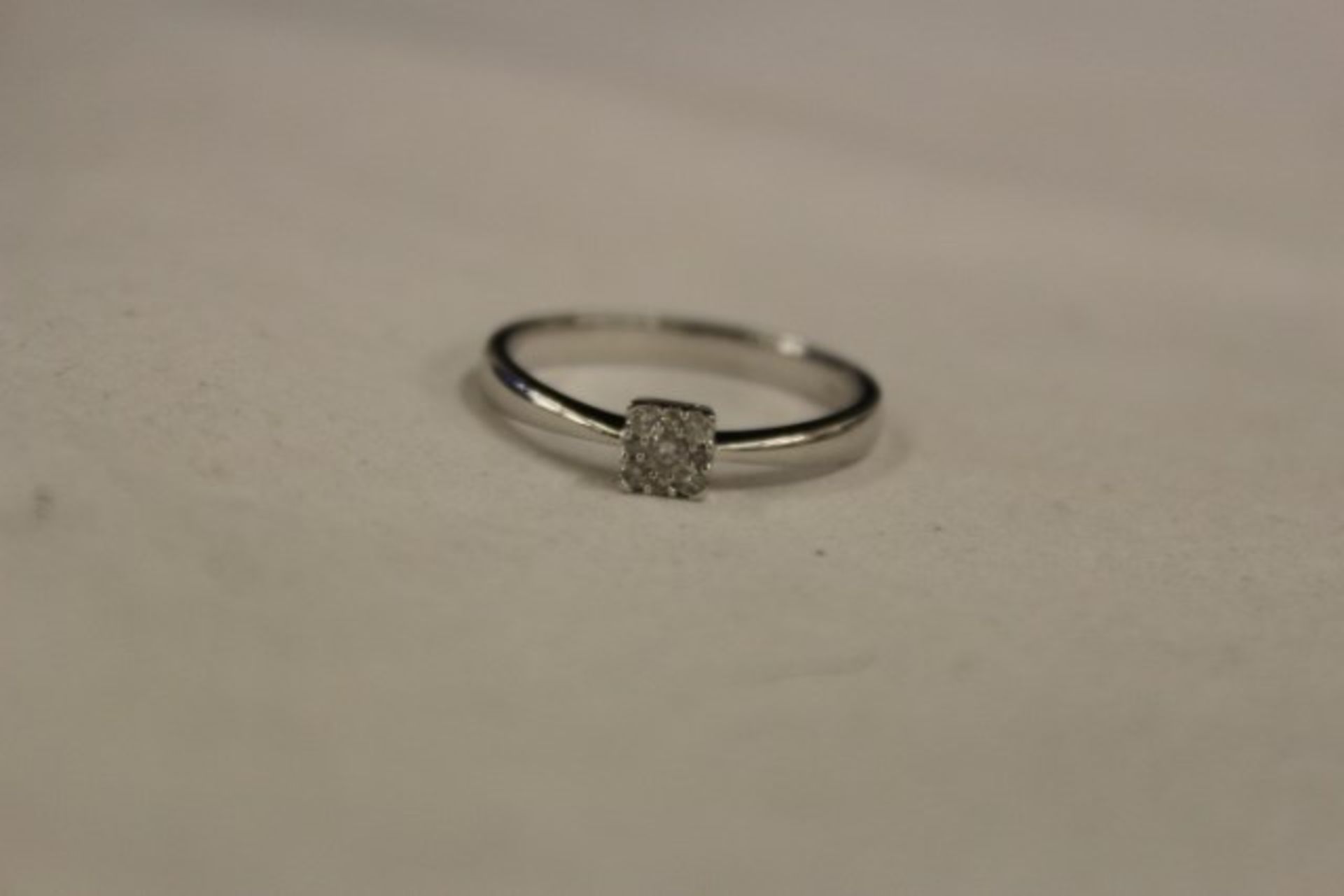 Ladies White Gold Diamond Ring