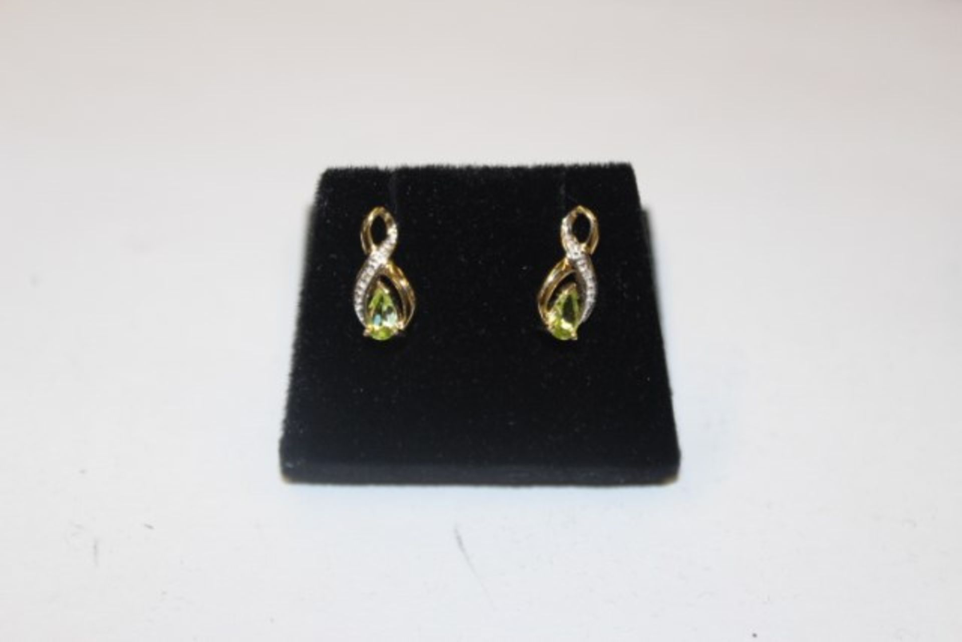 V Pair Gold Earrings Set With Peridot & Diamonds