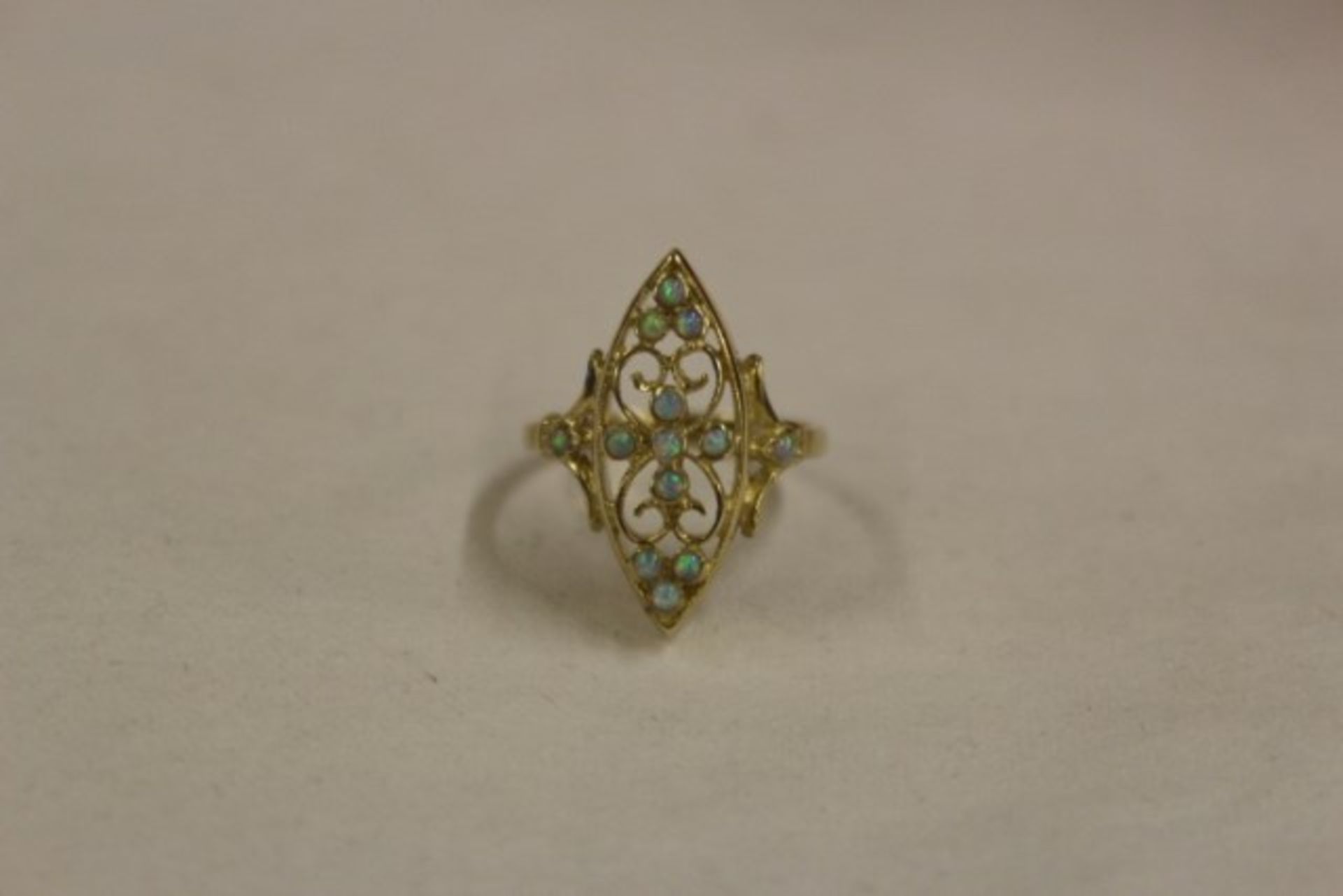 V Gold Filigree Fancy Ring Set With Approx 13 Opals