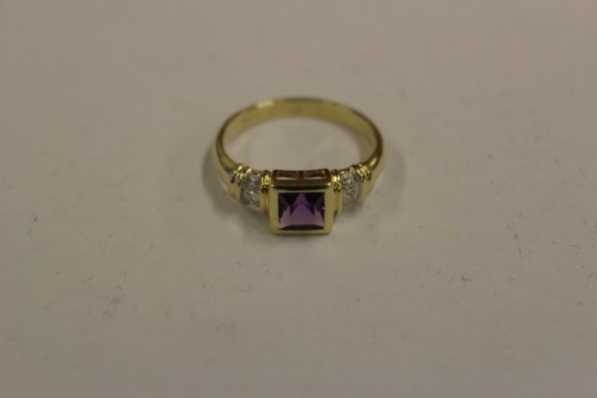 Ladies Amethyst & Diamond Gold Ring