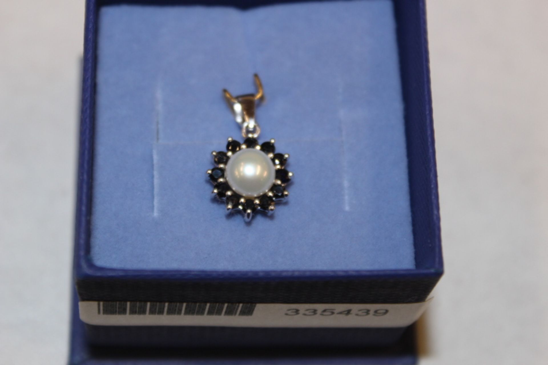 V WM (925) Sapphire & Pearl Pendant