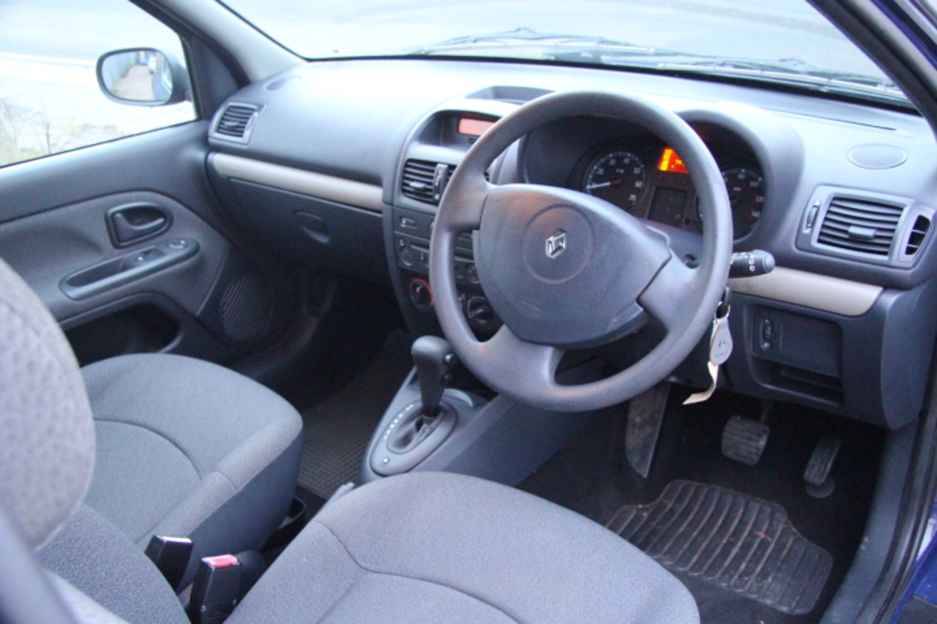 Renault Clio KT04 EOX 1.4 Petrol Auto - Keys - MOT Till April 2015 (No Certificate) - Mileage 74, - Image 5 of 5